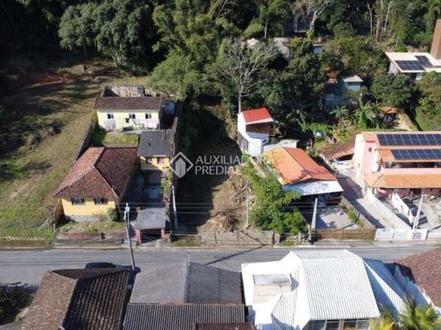 Terreno à venda na Rua Gilson da Costa Xavier, 600, Sambaqui, Florianópolis, 425 m2 por R$ 1.400.000