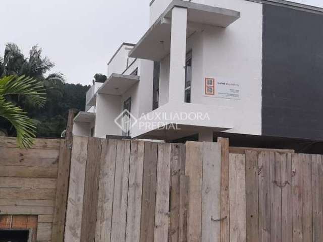 Casa com 2 quartos à venda na Rua Fernandes Francisco Coutinho, 4, Canasvieiras, Florianópolis, 94 m2 por R$ 800.000