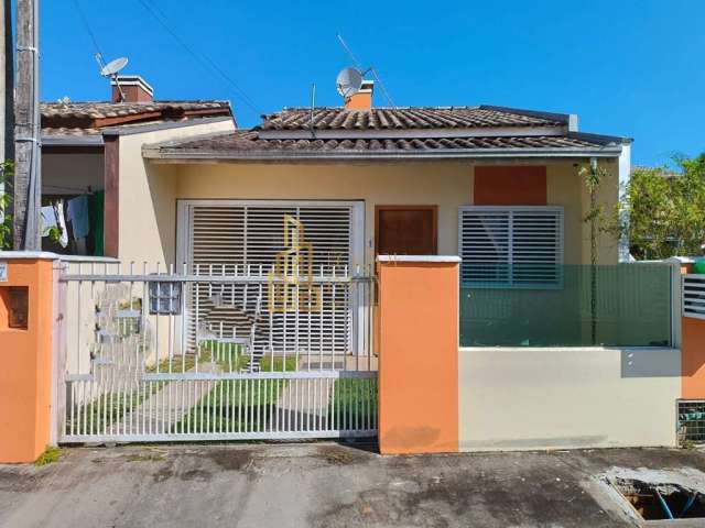 Casa com 2 quartos à venda no Itacolomi, Balneário Piçarras , 68 m2 por R$ 420.000