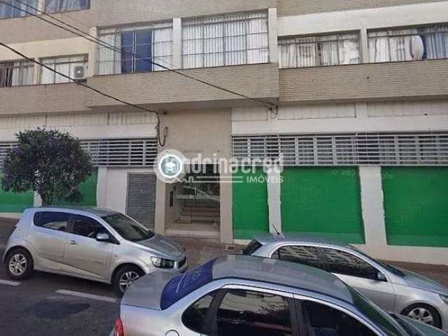 Apartamento no Ed. Canadá no centro de Londrina  Dormitórios: 02. Banheiros: 01. Sala. Cozinha. Áre