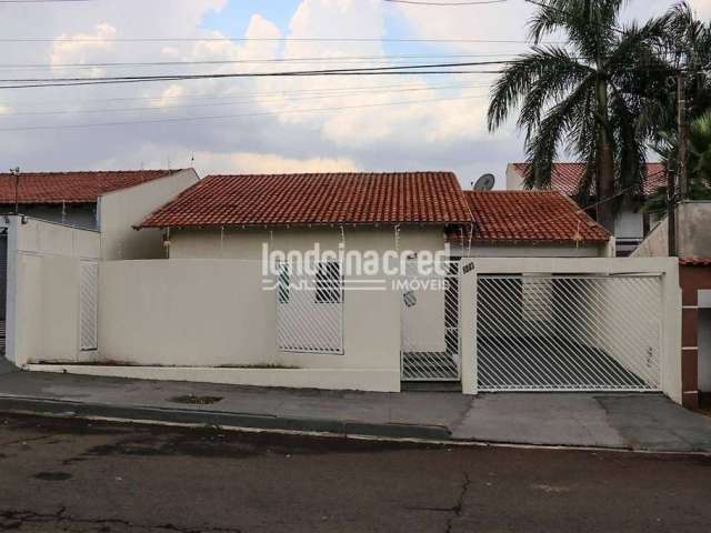 Oportunidade Imperdível no Coliseu: Casa com Terreno Amplo de 365 m², 3 Quartos, 2 Banheiros e 2 Va