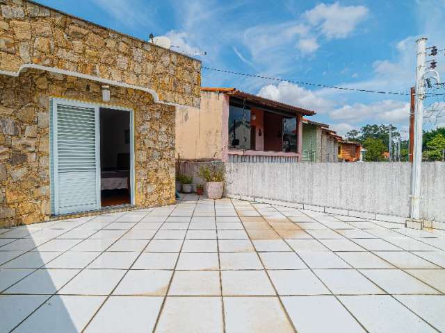 Casa com Piscina 3 quartos salão de festa churrasqueira área de lazer