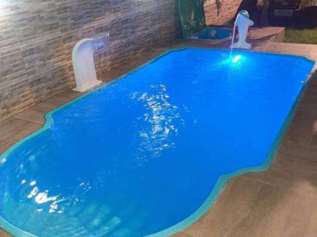 Linda Casa com Piscina dentro de Condomínio em Unamar - Cabo Frio.