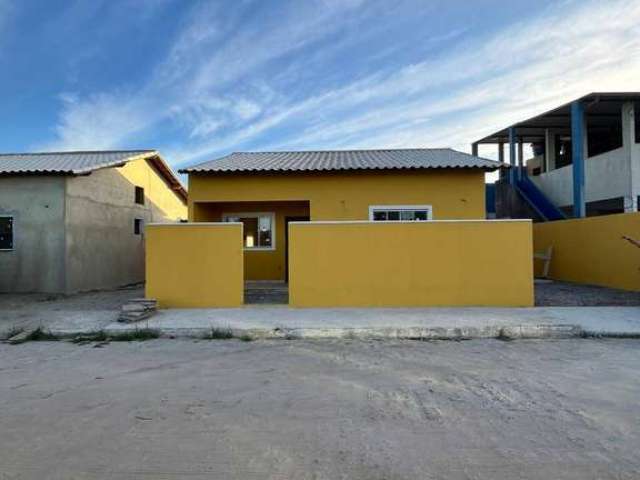 Casa com Área Gourmet em Condomínio - Unamar - Cabo Frio.