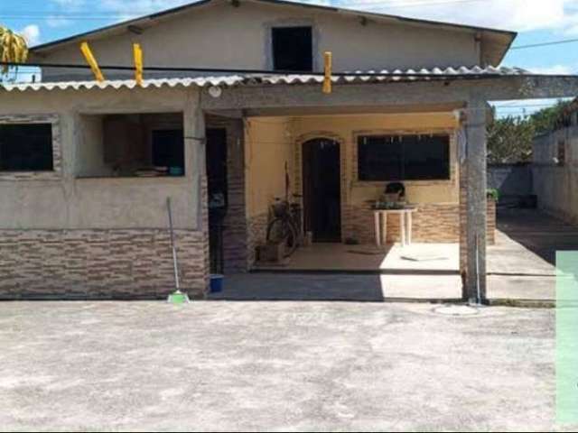 Casa em Araruama com Quintal amplo