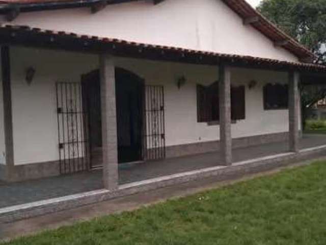 Casa c/ terreno espaçoso em Araruama - Praia do Coqueiral