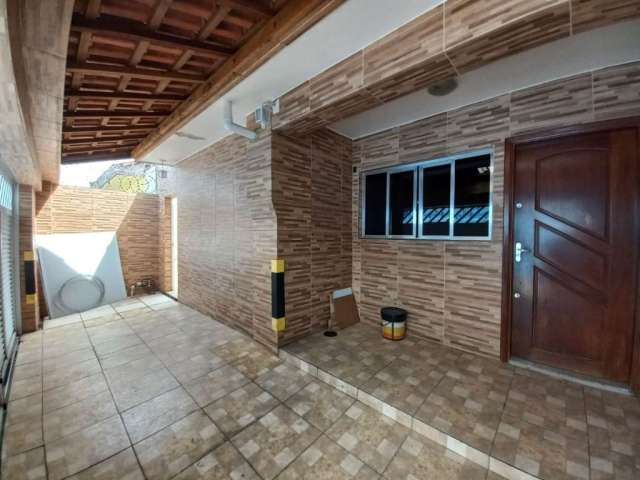Sobrado com 3 dormitórios, quintal que cabe piscina, 1 vaga privativa à venda, 150 m² por R$ 540.000 - Estuário - Santos/SP