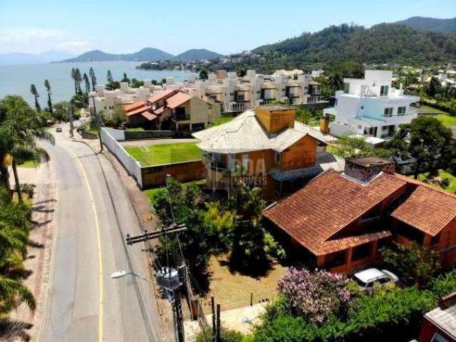 Linda Casa 3 Dorm em Cacupé muito bem localizada e perto do Mar