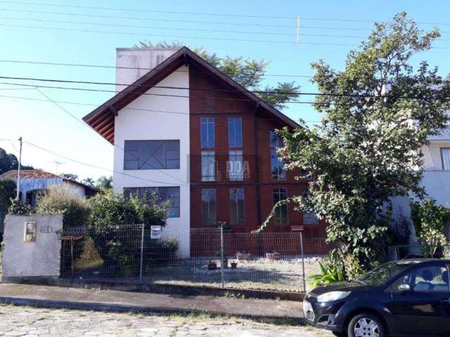 Linda casa , 2dorm, 2 salas, 2 bwc, varanda. na Ponta de Baixo.