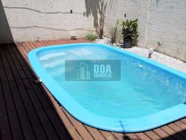 Casa com 2 dorm, 2 bwc, piscina e garagem, no Rio Vermelho.