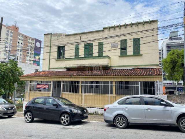 Amplo casarão comercial em rua nobre do centro de Floripa.