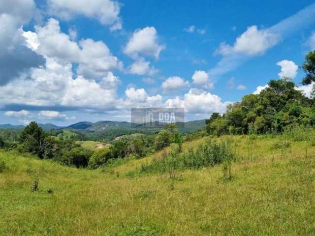 Sítio IMPECÁVEL próx. ao centro de Rancho Queimado