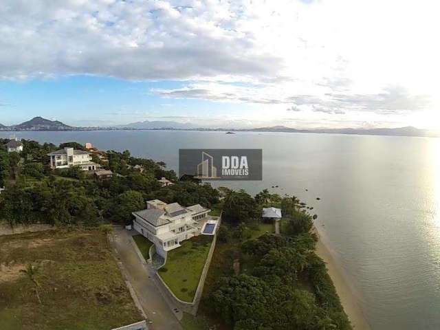 Terreno em magnífico condomínio frente ao mar em Cacupé.