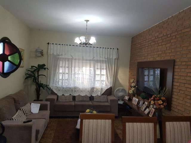 Casa com 4 quartos à venda na Vila Santa Isabel, Taubaté  por R$ 700.000