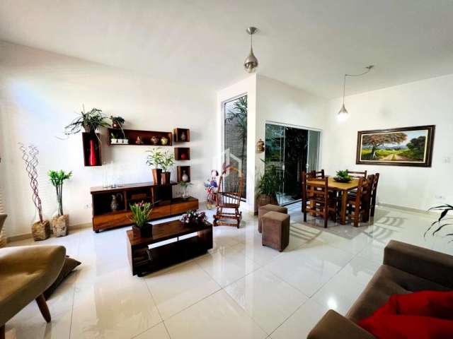 Casa em condomínio fechado com 3 quartos à venda no Jardim de Alah, Taubaté  por R$ 780.000