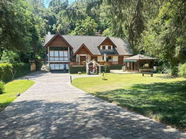 Casa com 6 quartos à venda no Alto do Capivari, Campos do Jordão  por R$ 2.500.000