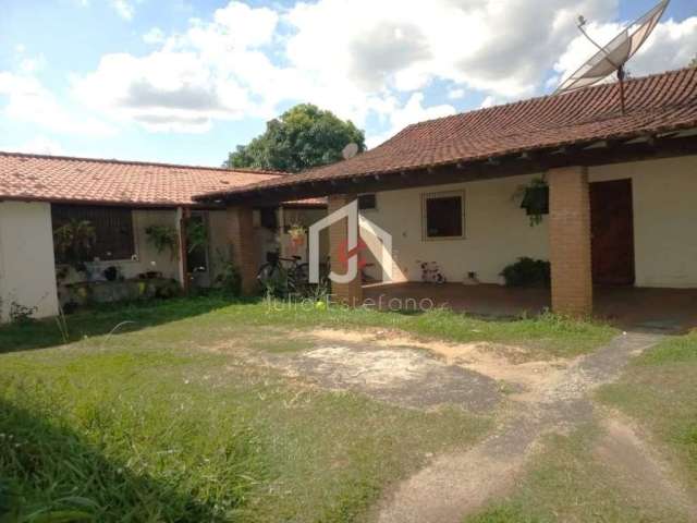 Chácara / sítio com 6 quartos à venda na Avenida Voluntário Vitoriano Borges, Vila Bourghese, Pindamonhangaba por R$ 850.000