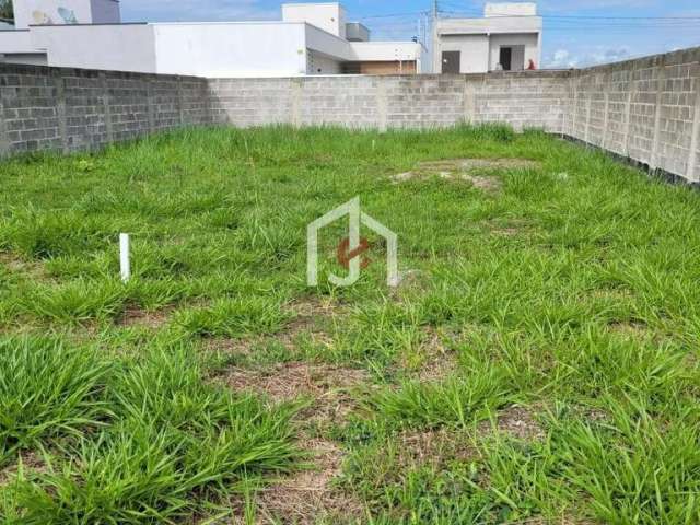 Terreno à venda no Loteamento Santa Clara, Pindamonhangaba  por R$ 320.000