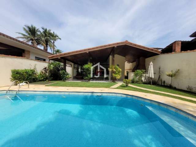 Casa em condomínio fechado com 4 quartos à venda na Praia do Lazaro, Ubatuba  por R$ 2.670.000