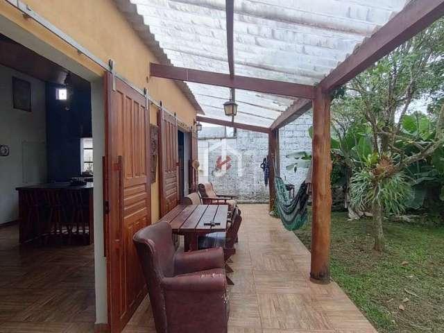 Casa com 3 quartos à venda na Praia do Lazaro, Ubatuba  por R$ 650.000