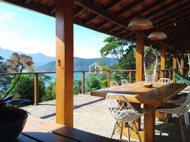 Casa em condomínio fechado com 3 quartos à venda na Praia Vermelha do Sul, Ubatuba  por R$ 2.400.000