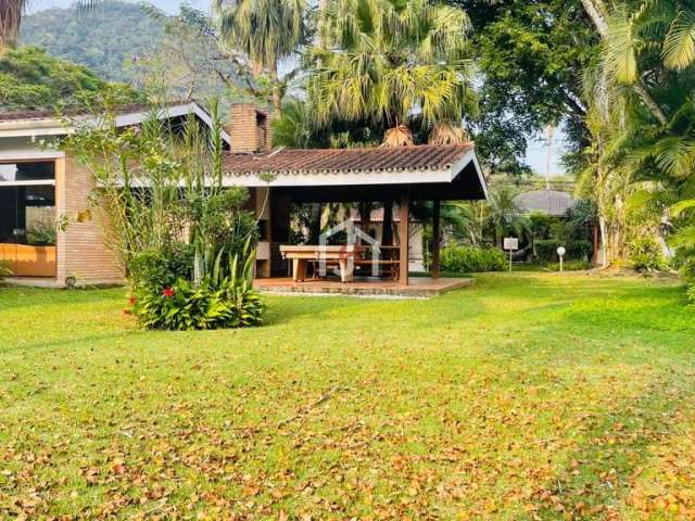 Casa em condomínio fechado com 5 quartos à venda na Praia do Lazaro, Ubatuba  por R$ 3.600.000