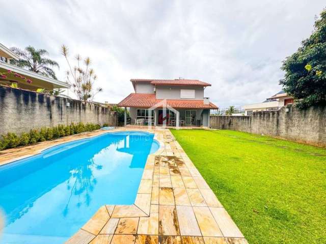 Casa em condomínio fechado com 4 quartos à venda na Praia da Lagoinha, Ubatuba  por R$ 1.600.000