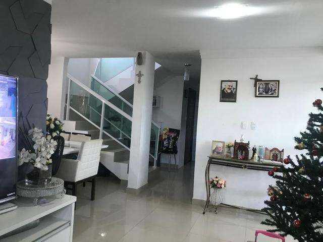 Linda casa em Quadramares, primeiro andar, piscina, 4 quartos sendo 3 suítes