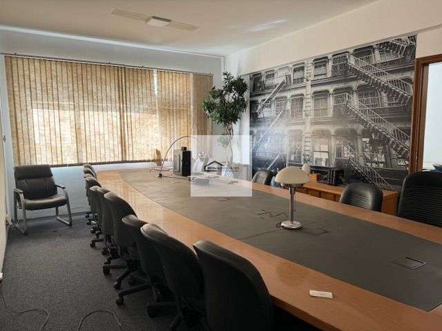 Sala Comercial com 2 banheiros para  Alugar/Venda/ 360 m² por R$ 10.000/Mês