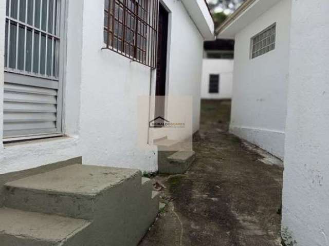 Casa com 1 Dormitório, Sala,  cozinha e garagem coberta 1.500 Reais