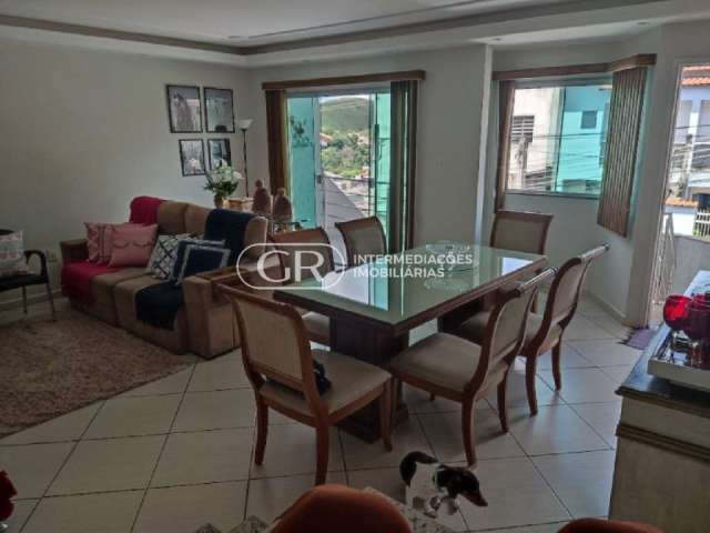 Casa com 4 quartos à venda no Jardim Amália, Volta Redonda  por R$ 690.000