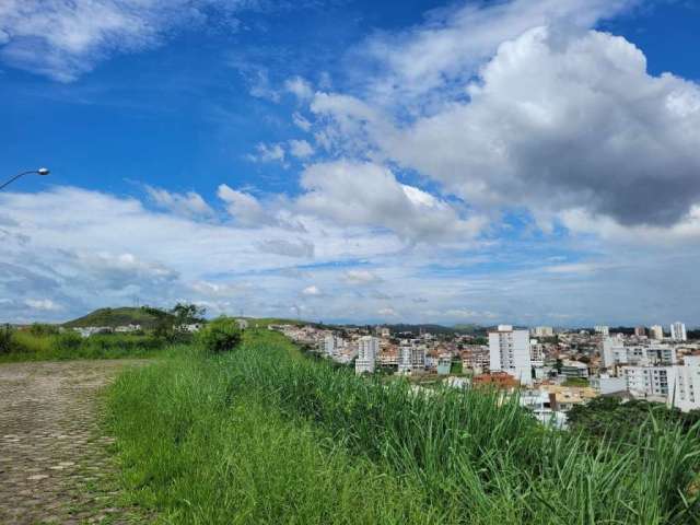 Terreno à venda no Jardim Amália, Volta Redonda  por R$ 430.000