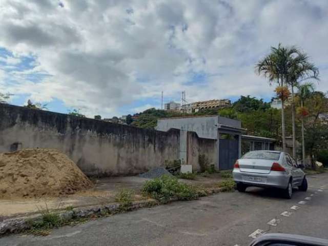 Terreno à venda no Jardim Amália, Volta Redonda  por R$ 450.000