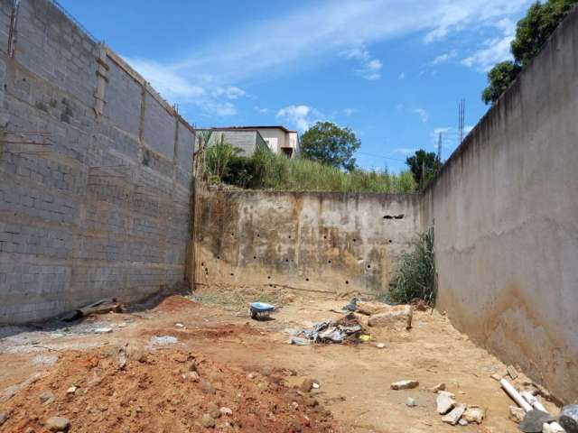 Terreno à venda no Parque das Garças, Volta Redonda  por R$ 150.000