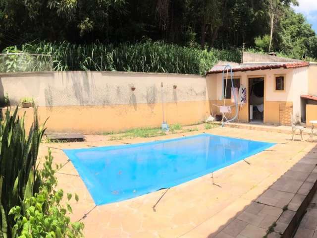 Casa com 4 quartos à venda no Sessenta, Volta Redonda  por R$ 950.000