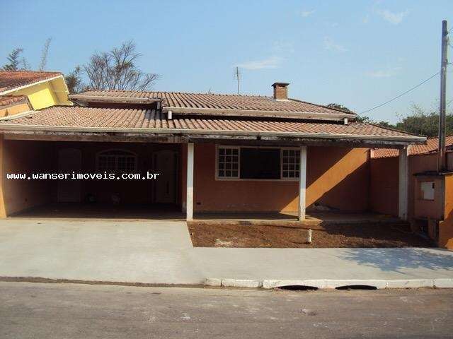 Casa em Condomínio á Venda em São José dos Campos/SP