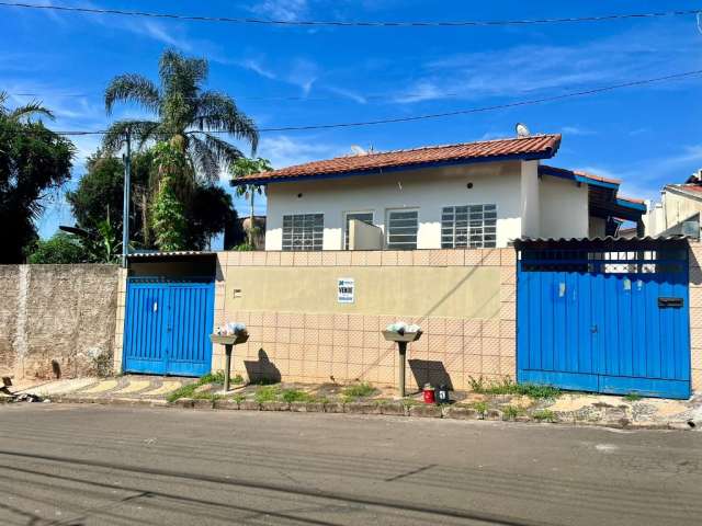 Duas casas geminadas - em araras-sp