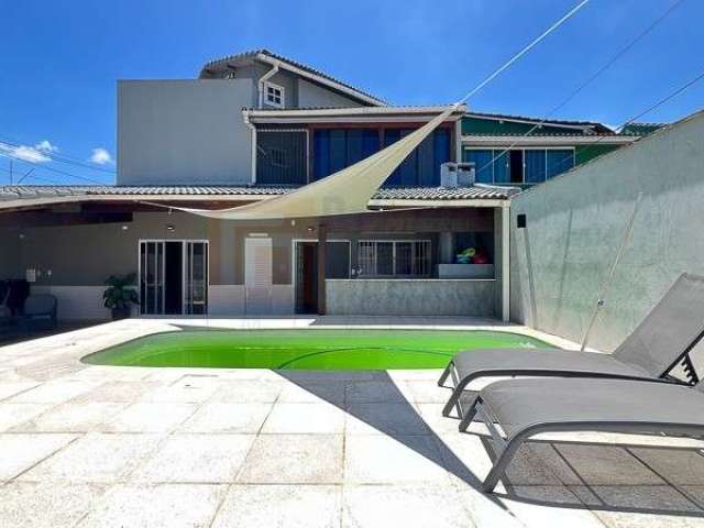 Excelente Casa Para Locação Recreio dos Bandeirantes com 345m²  em Terreno 305m²  com Sala de Estar Sala Jantar e TV 4 Suítes Piscina 4 Vagas Garagem