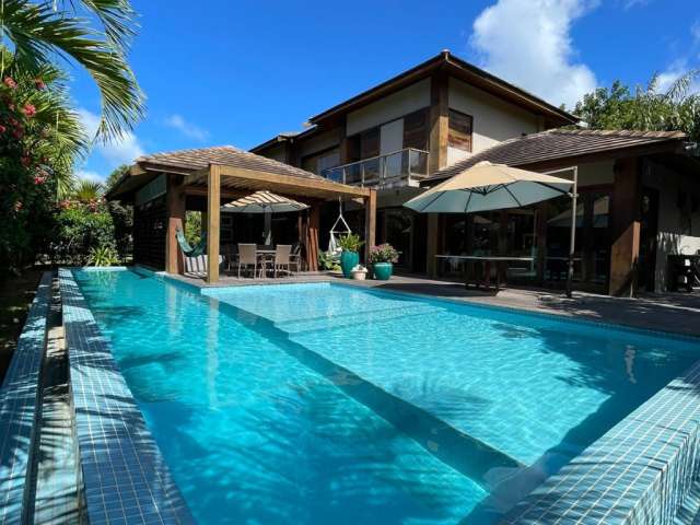 Casa a venda em praia do forte 5 suítes porteira fechada