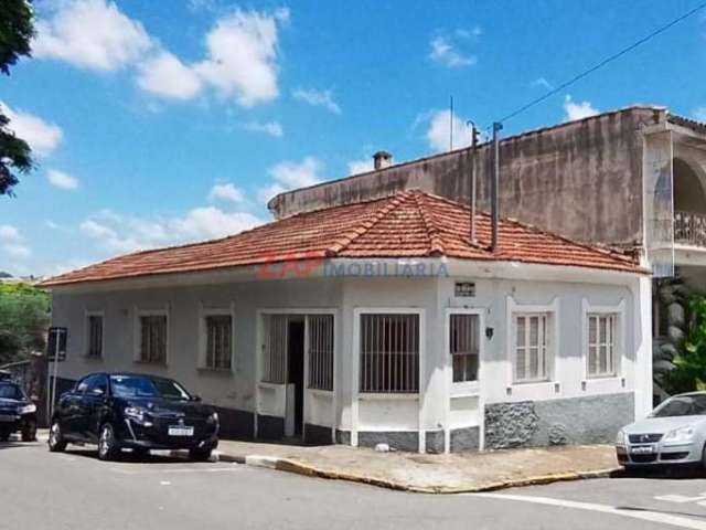 Esquina no centro, entre a santa casa, igreja do rosário e pracinha do rosario.