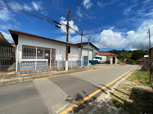 Casa e Galpão / Depósito / Armazém em Santa Luzia