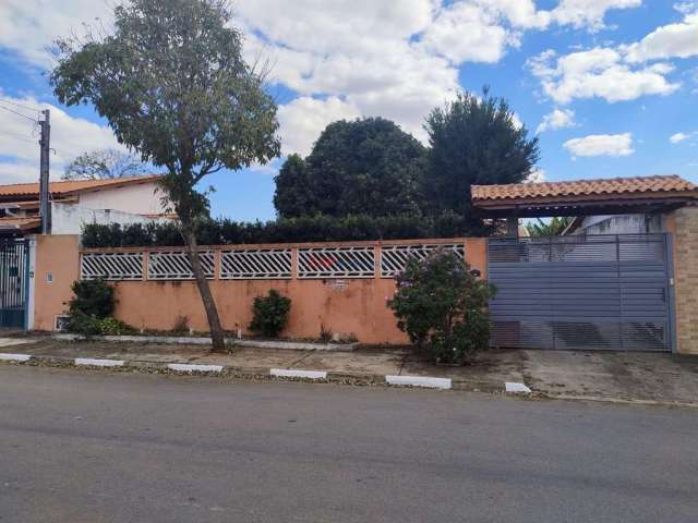 Casa com cara de chácara à venda no residencial hípica jaguari!