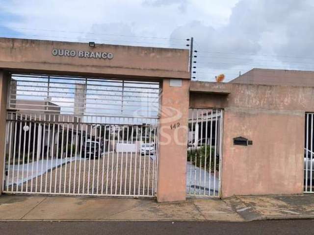 Casa em Condomínio fechado Ouro branco, possui 1 sala, 1 banheiro, 3 quartos, 1 cozinha e 2 vagas .