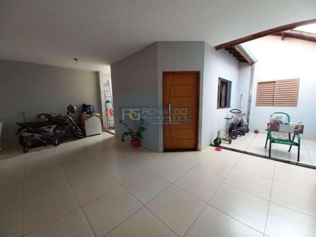 Casa para Venda em Araras, Conjunto Residencial Prefeito Warley Colombini, 2 dormitórios, 1 banheiro, 2 vagas