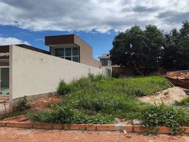 Lote de 400 metros em condomínio formado na Ponte Alta