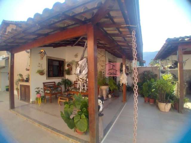 Casa com 2 quartos à venda na Rua dos Flamboyans, 247, Barroco (Itaipuaçu), Maricá, 149 m2 por R$ 650.000