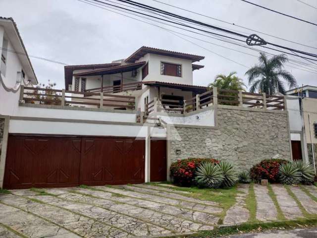 Casa no Itaigara com 4 quartos e 1 suíte, 412m² à venda por R$ 2.500.000,00