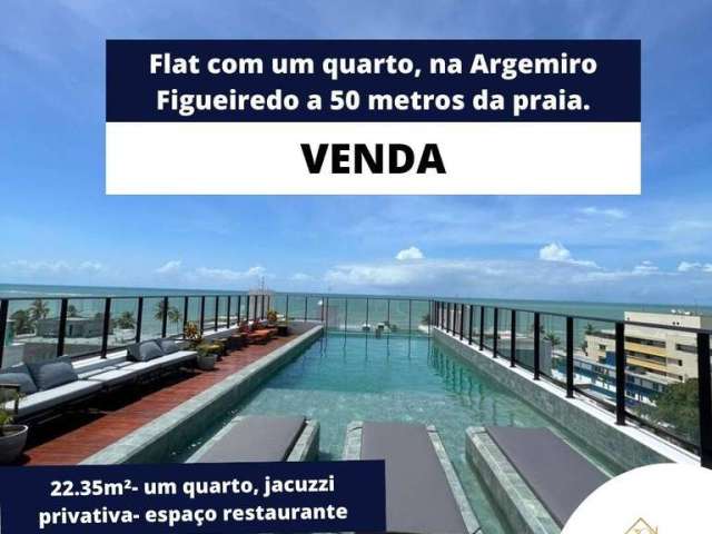 Flat com um quarto, na Argemiro Figueiredo a 50 metros da praia.