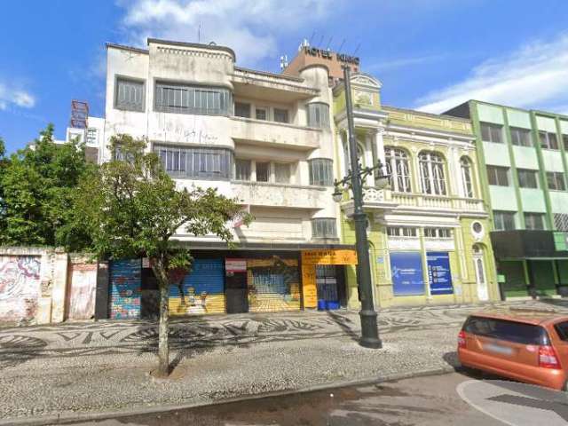 Prédio de 3 andares no Centro, com 1340 m²