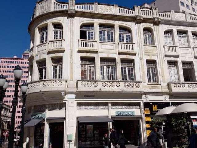 Prédio Comercial com 199,96m², no Centro